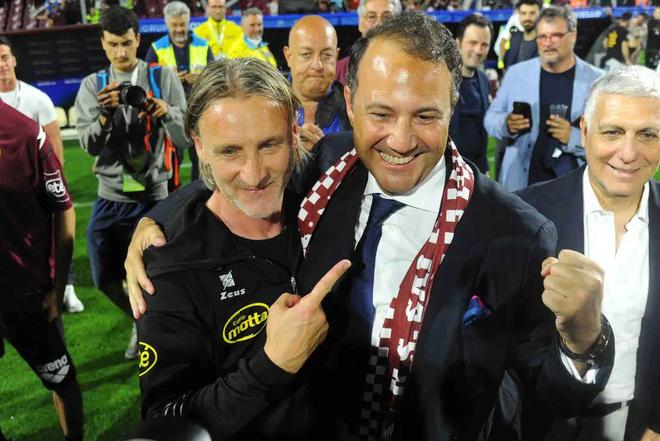 励中国年轻 励中国年轻